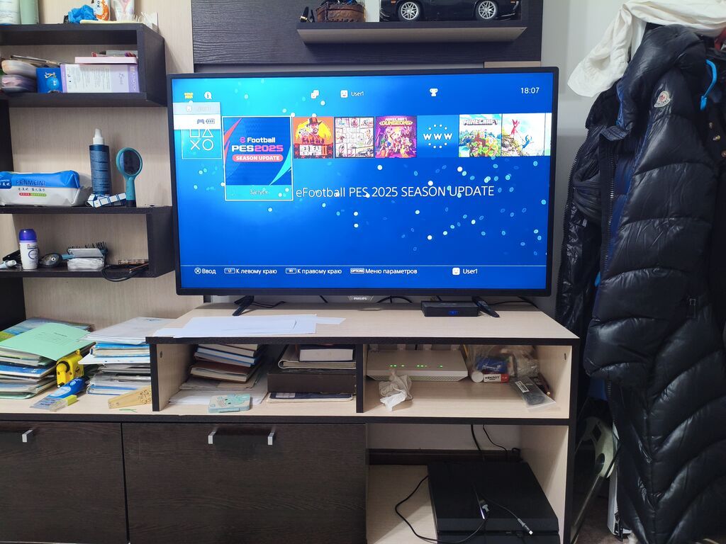 Игровая приставка Sony PlayStation 4 с установленной футбольной игрой: фото 4