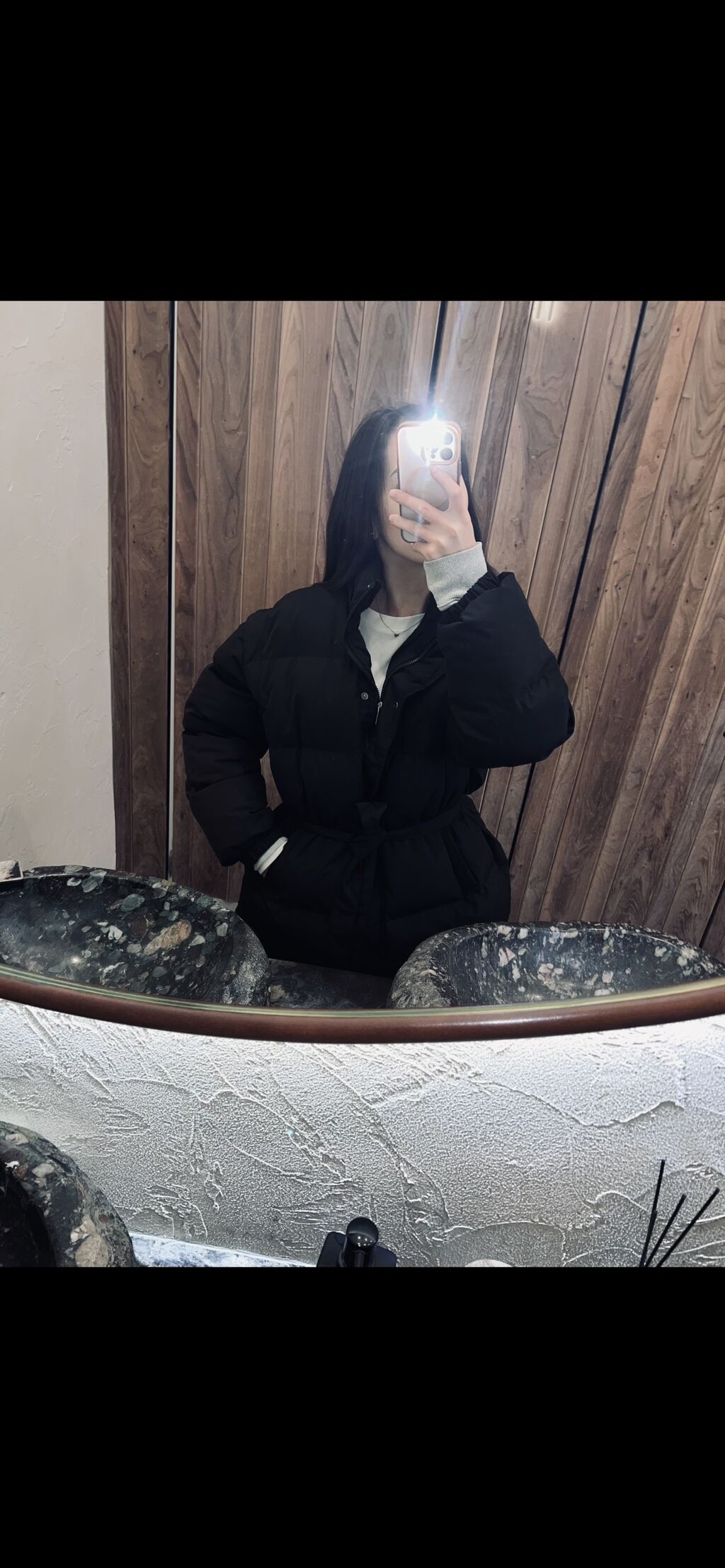 Продаю зимнюю куртку на завязках Брала за 5000 Отдам за 1900: фото 2