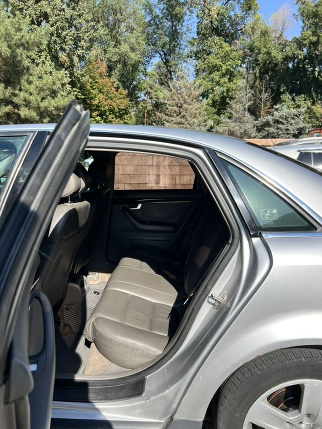 Audi A4: 2002 г., 1.8 л, Механика, Бензин, Седан: фото 6
