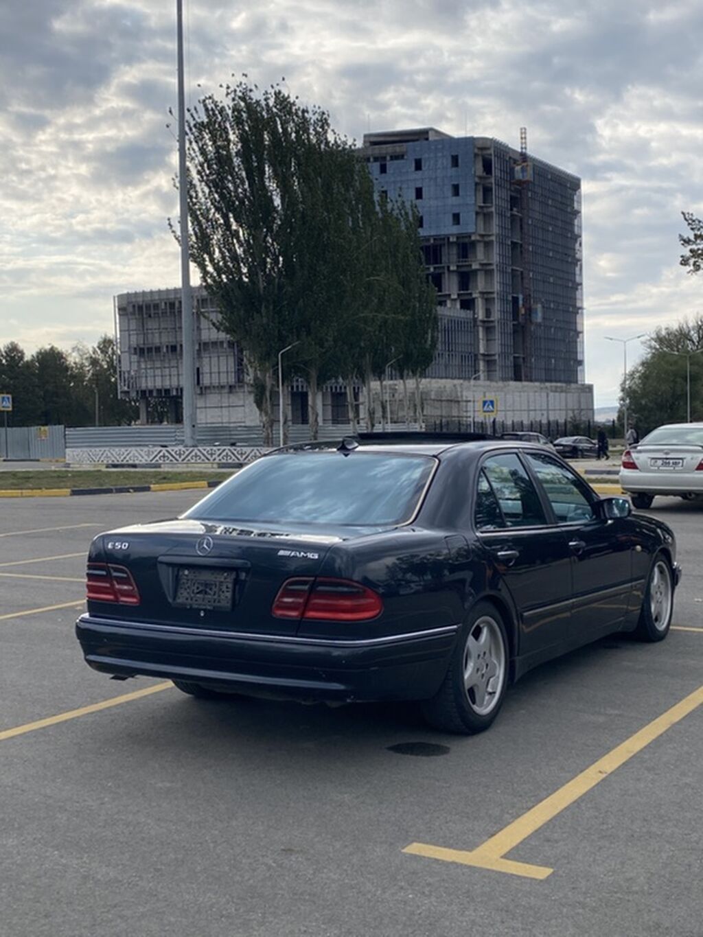 Mercedes-Benz E-Class: 1997 г., 5 л, Автомат, Бензин, Седан: фото 5
