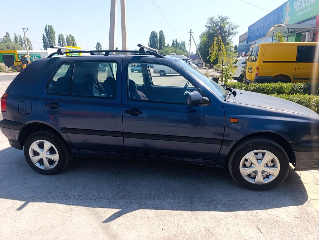Volkswagen Golf: 1995 г., 1.6 л, Механика, Бензин, Хэтчбэк: фото 6