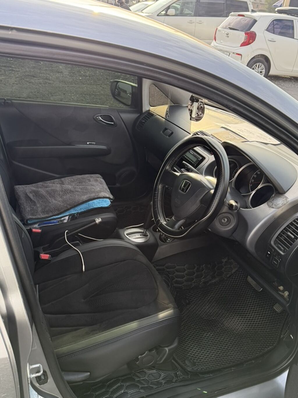 Honda Fit: 2004 г., 1.3 л, Вариатор, Бензин, Хэтчбэк: фото 7