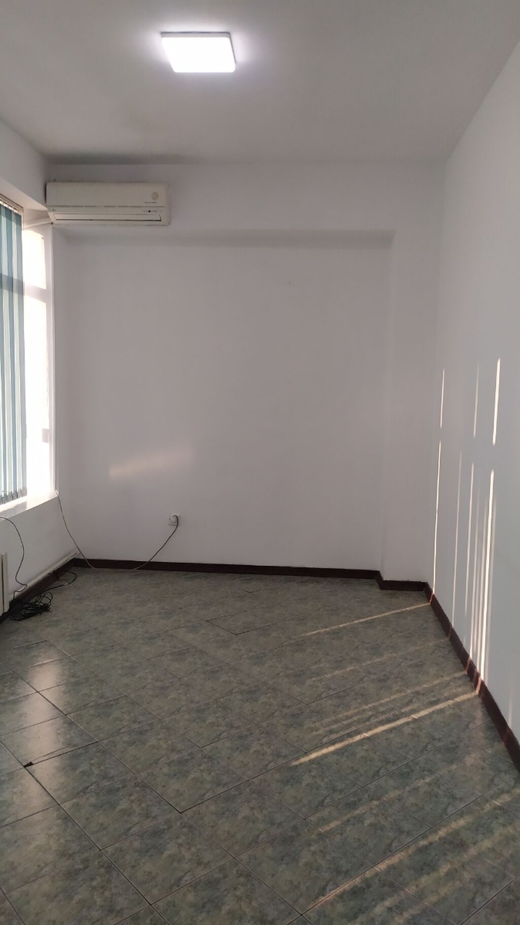 Сдается офисное помещение 16 м² на 4-том этаже. По адресу ул