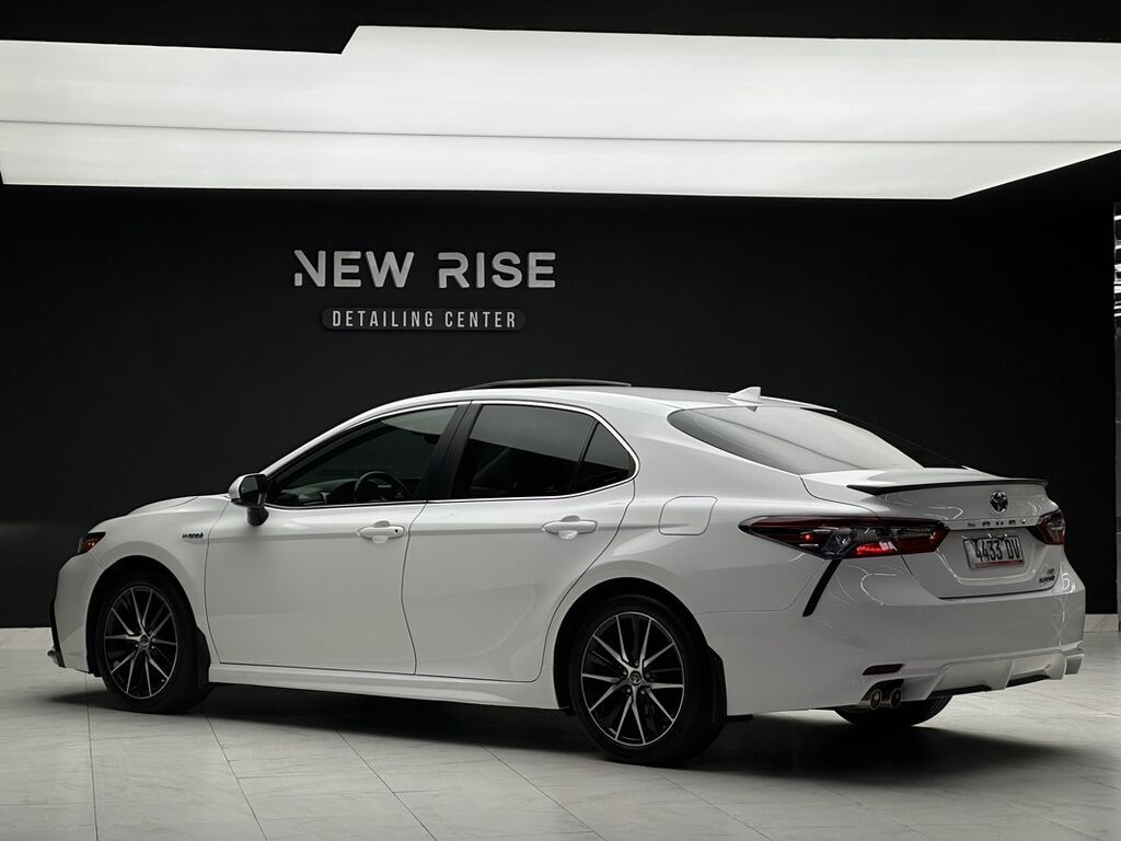 Toyota Camry: 2020 г., 2.5 л, Автомат, Гибрид, Седан: фото 5
