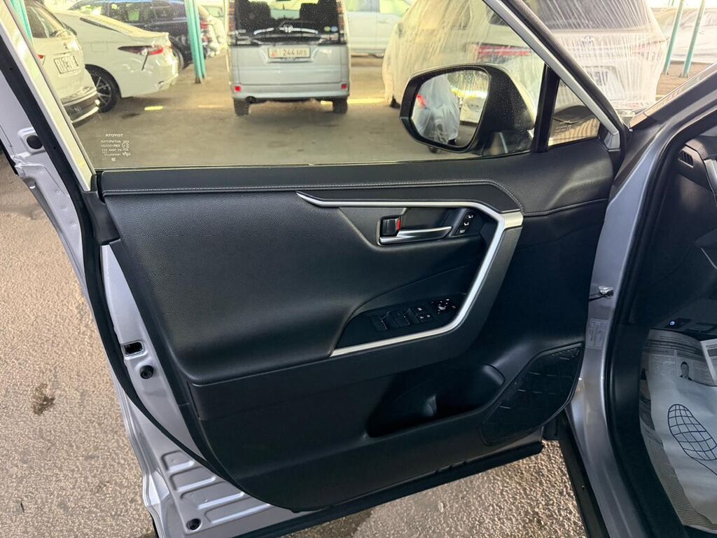 Toyota RAV4: 2021 г., 2.5 л, Вариатор, Гибрид, Кроссовер: фото 6