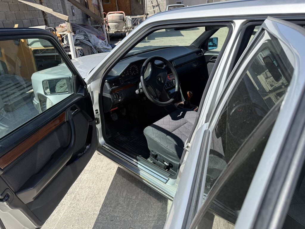 Mercedes-Benz W124: 1995 г., 2.2 л, Механика, Седан: фото 7