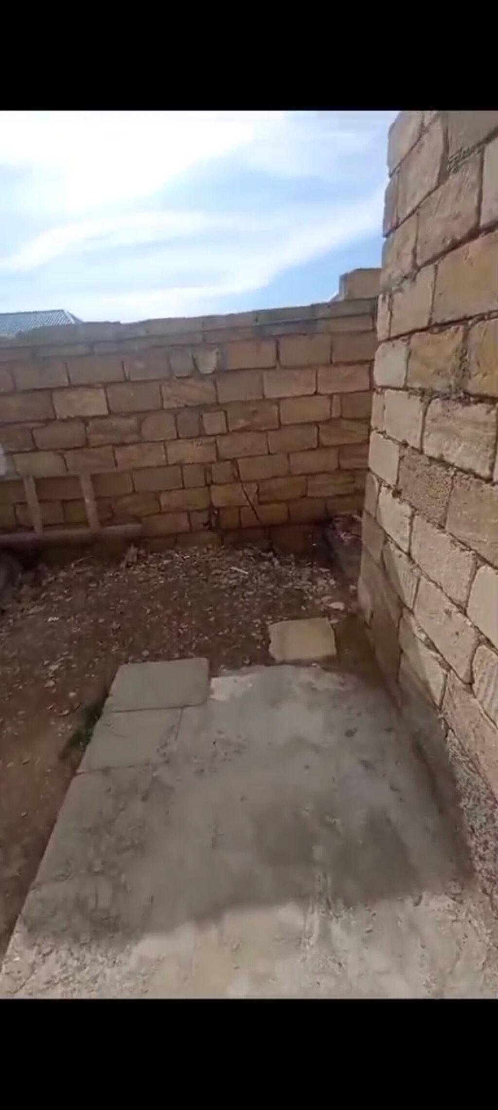 Unvan lokbatan qesebesi, 233 nomreli mektebe 5 deq. 3 otaqlı həyət evi