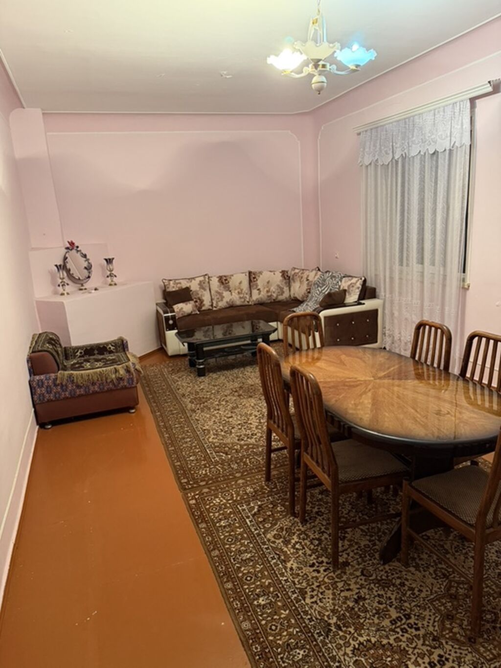 Novxanıda elit məhlədə hovuzlu ev kirayə verirəm. İki mətbəx, 3 otaq