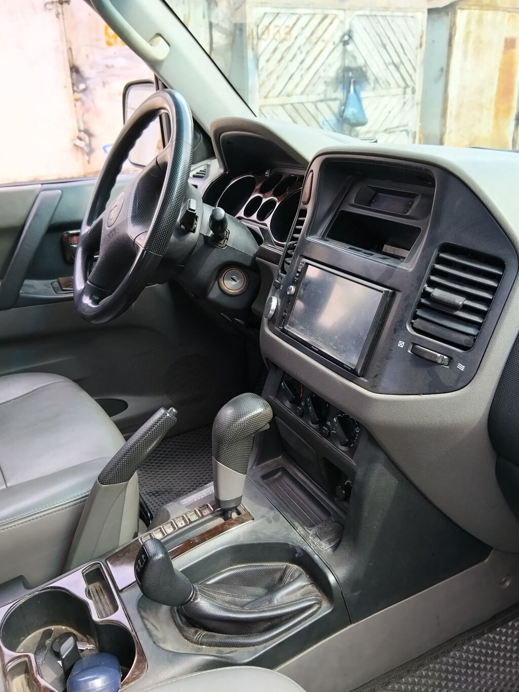 Mitsubishi Montero: 2001 г., 3.5 л, Автомат, Бензин, Внедорожник: фото 5