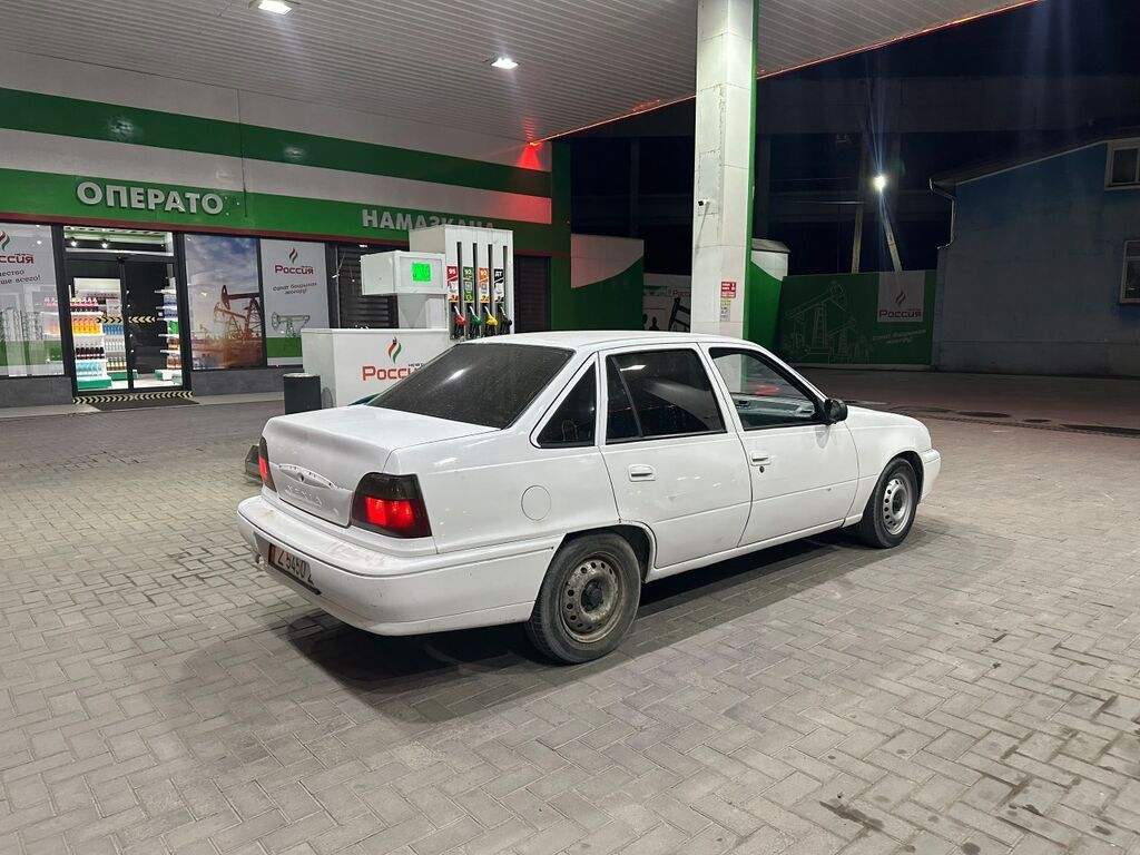 Daewoo Nexia: 1997 г., 1.5 л, Механика, Бензин, Седан: фото 4