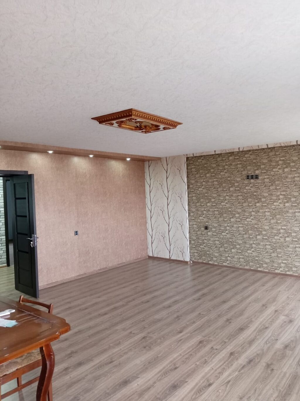 🏠 SATILIR! 📍 Ünvan: Gülüstan qəsəbəsi, Araz Marketlə üzbəüz 🏢