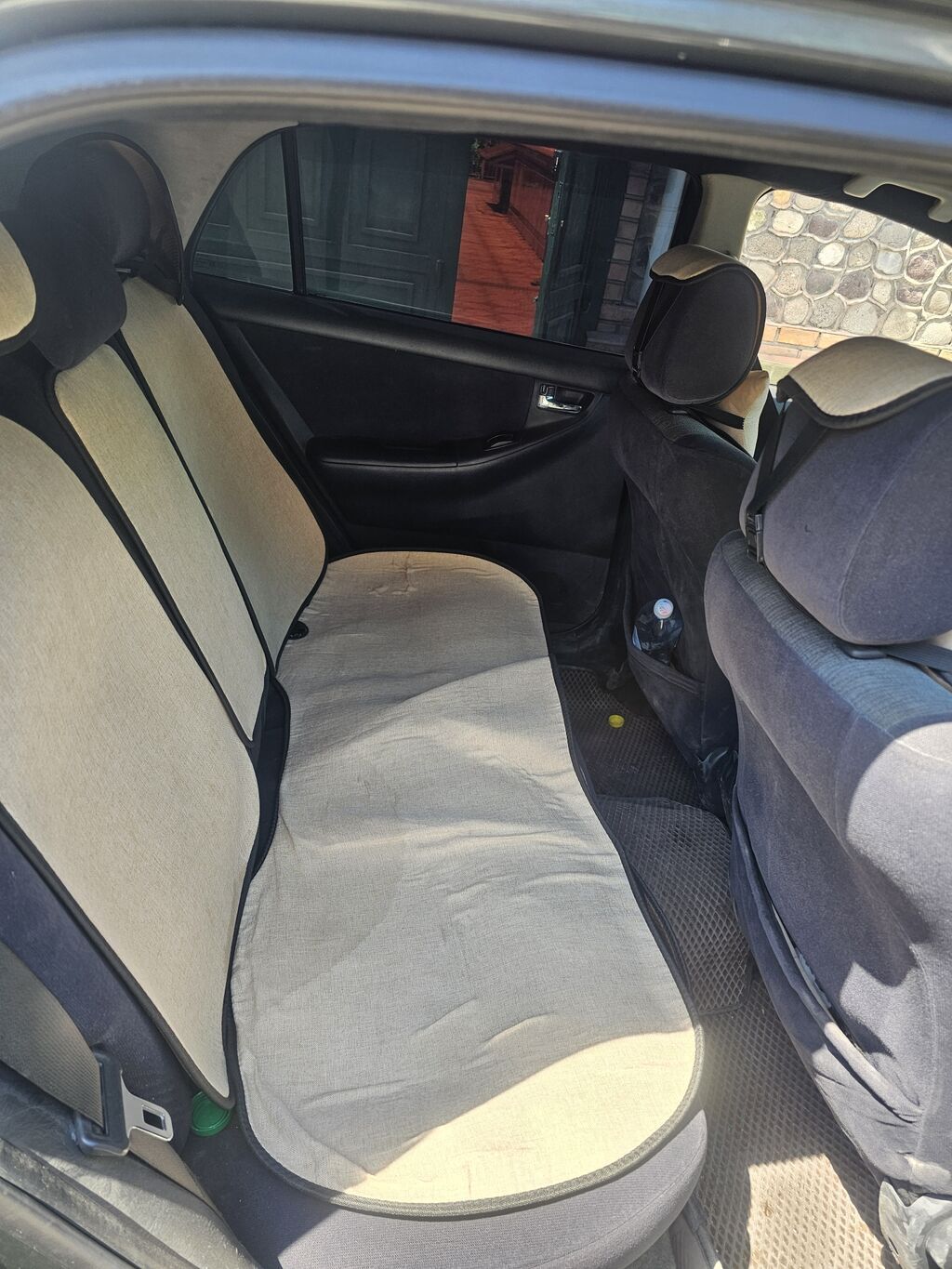 Toyota Corolla: 2004 г., 1.6 л, Автомат, Бензин, Хэтчбэк: фото 7