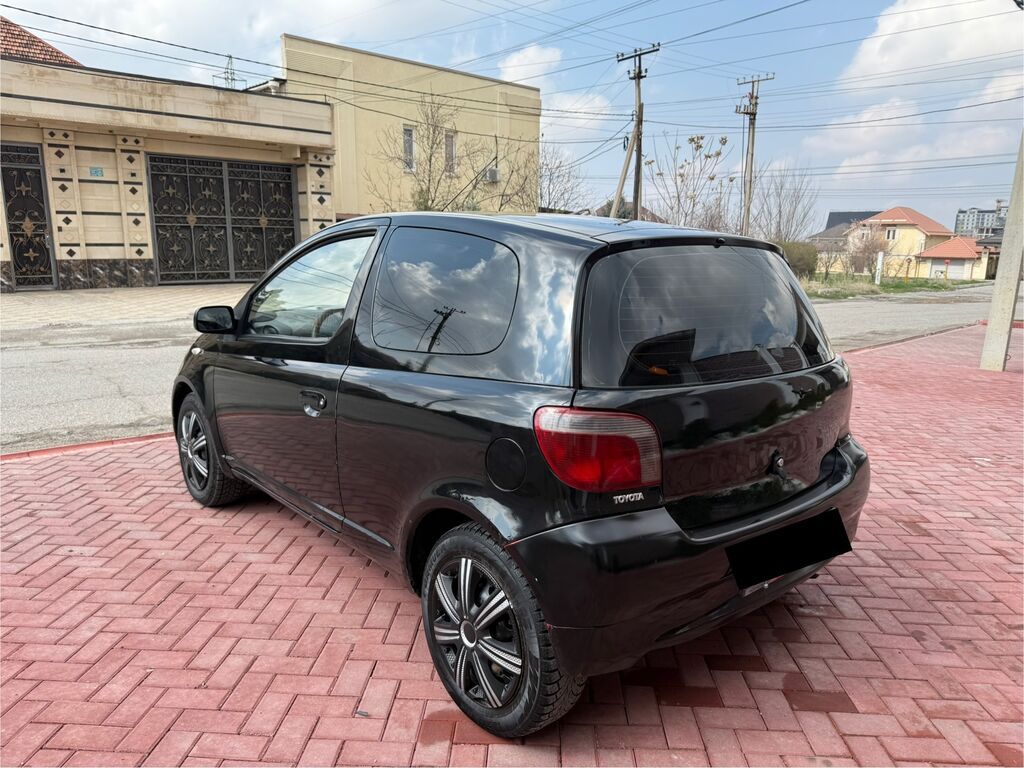 Toyota Yaris: 1999 г., 1 л, Механика, Бензин — фото 7