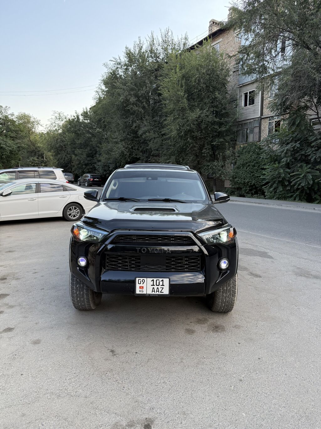 Toyota 4Runner: 2019 г., 4 л, Автомат, Газ, Внедорожник: фото 3