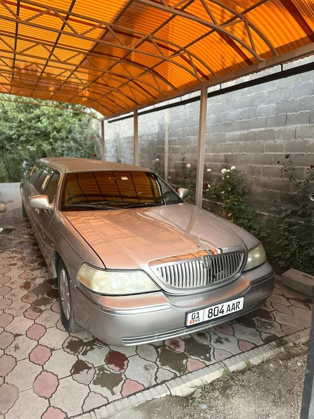 Лимузин Lincoln Town Car Stretch, серебристый цвет. Ключевые: фото 2