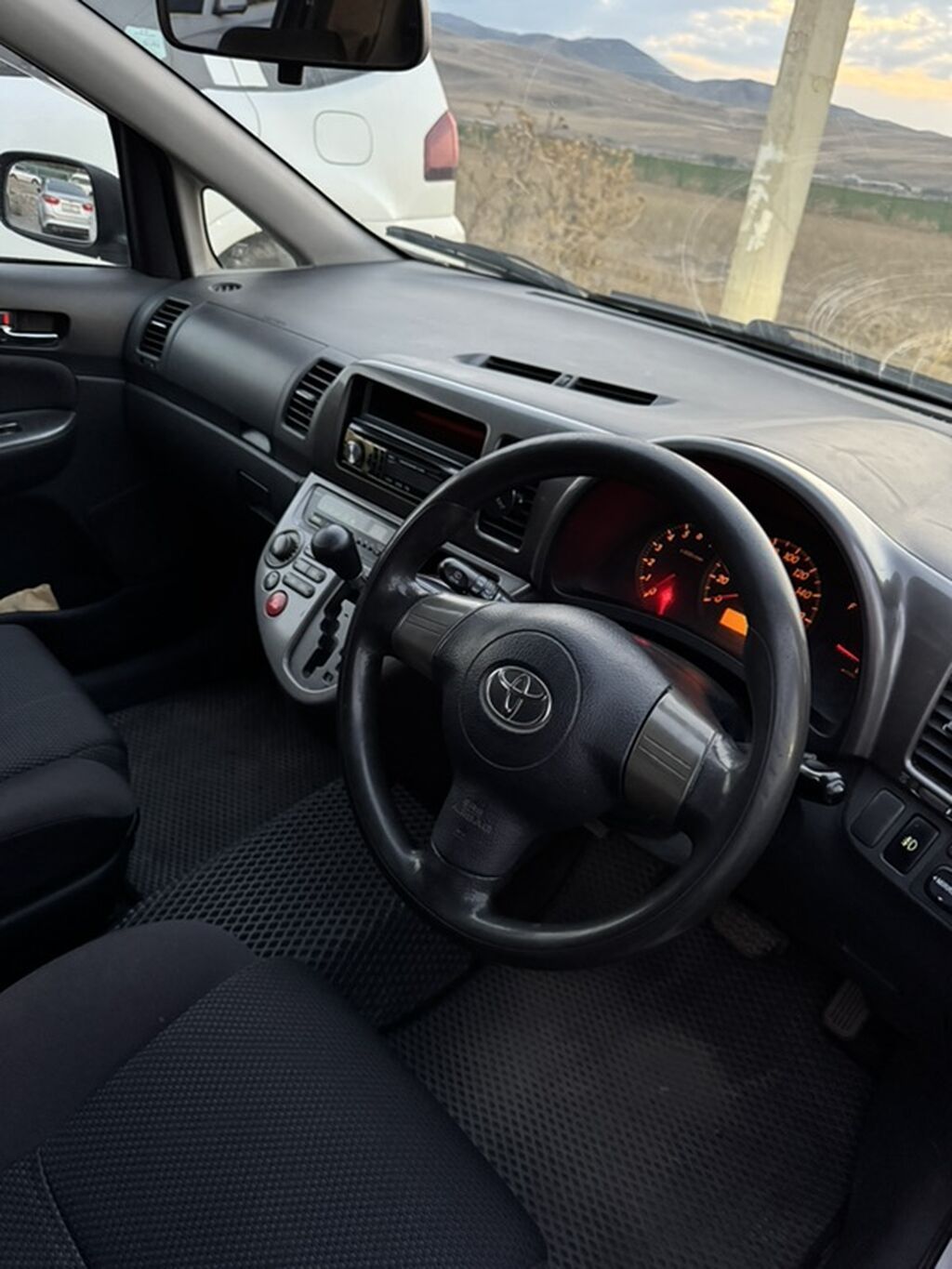 Toyota WISH: 2003 г., 1.8 л, Автомат, Бензин, Минивэн: фото 5