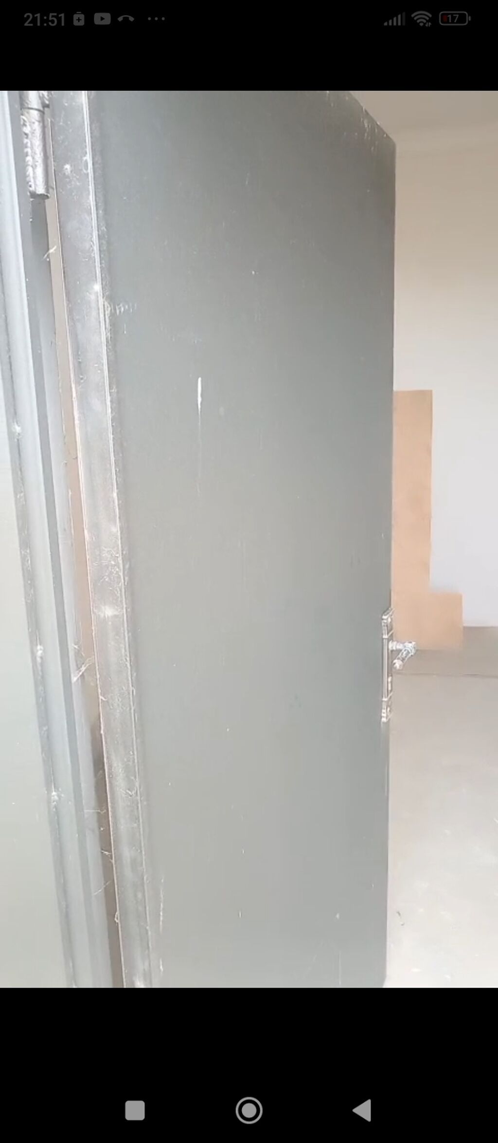 Salam avtozavodda var 3sotda 1 otağı,kolidoru,hamam tualeti 30 minə