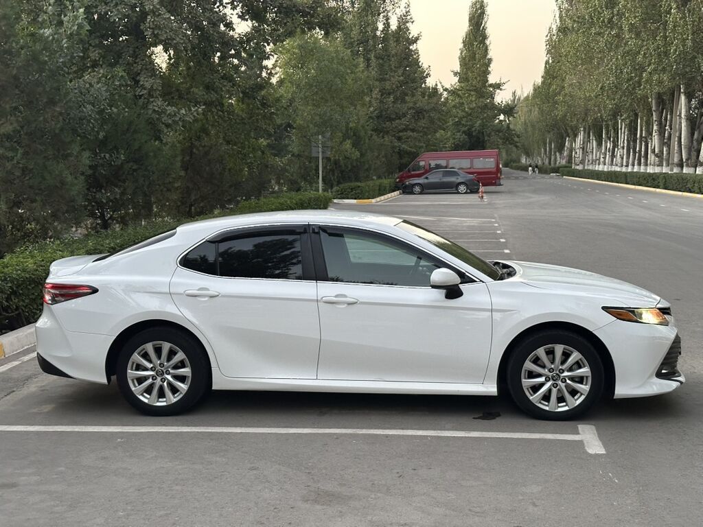 Toyota Camry: 2018 г., 2.5 л, Автомат, Бензин, Седан: фото 5