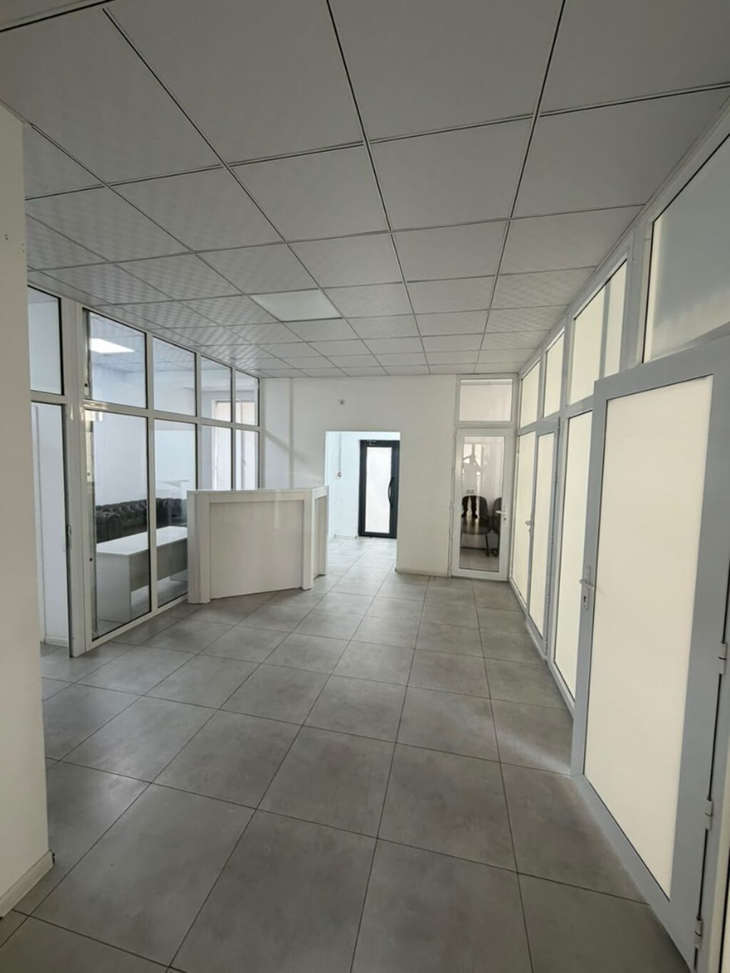 Сдаю Офис целиком: Колл-центр, IT-компания, 160 м², В жилом комплексе, С ремонтом, С отдельным входом, С отдельным санузлом, С парковкой