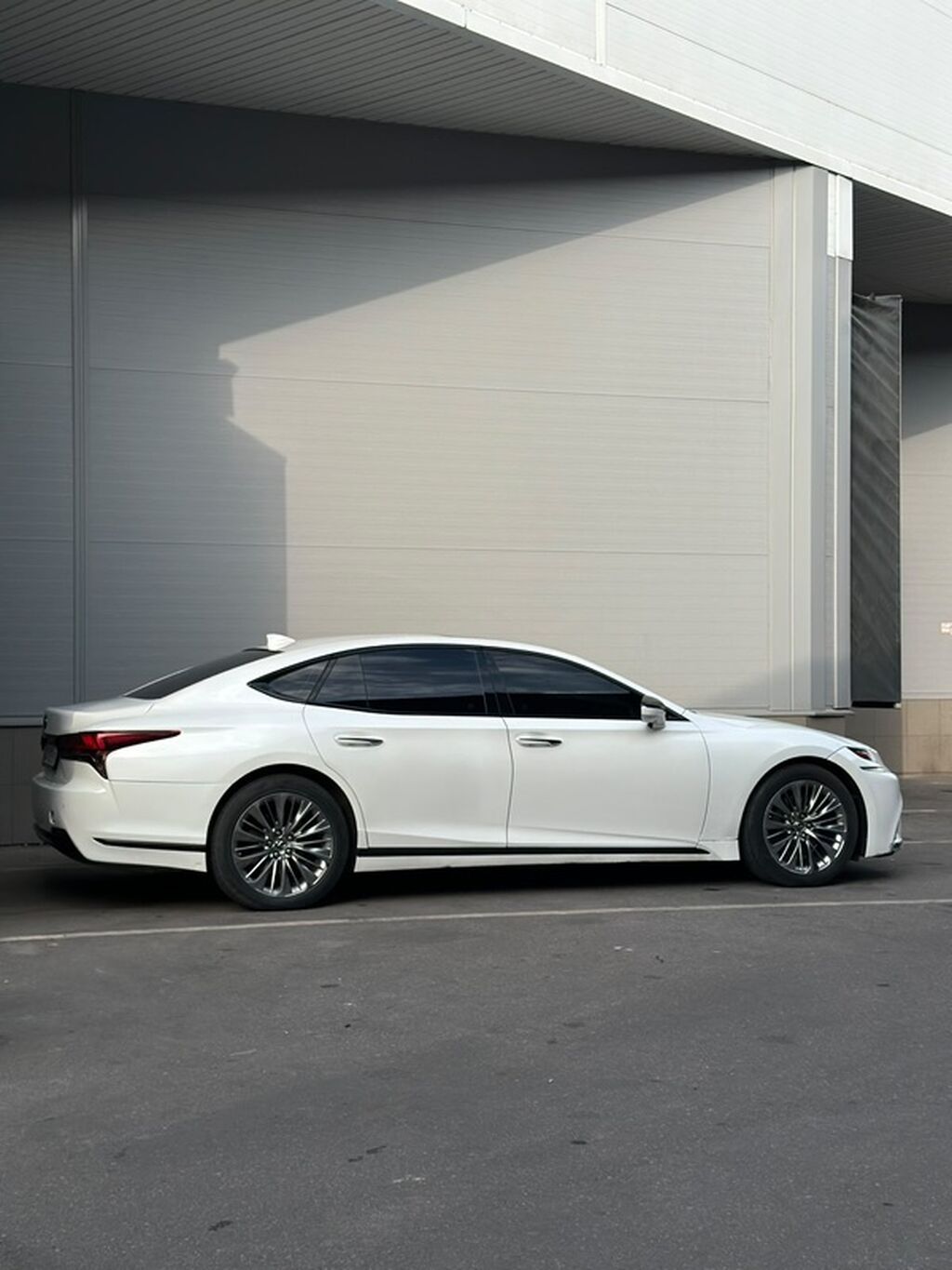 Lexus LS: 2018 г., Автомат, Гибрид, Седан: фото 3