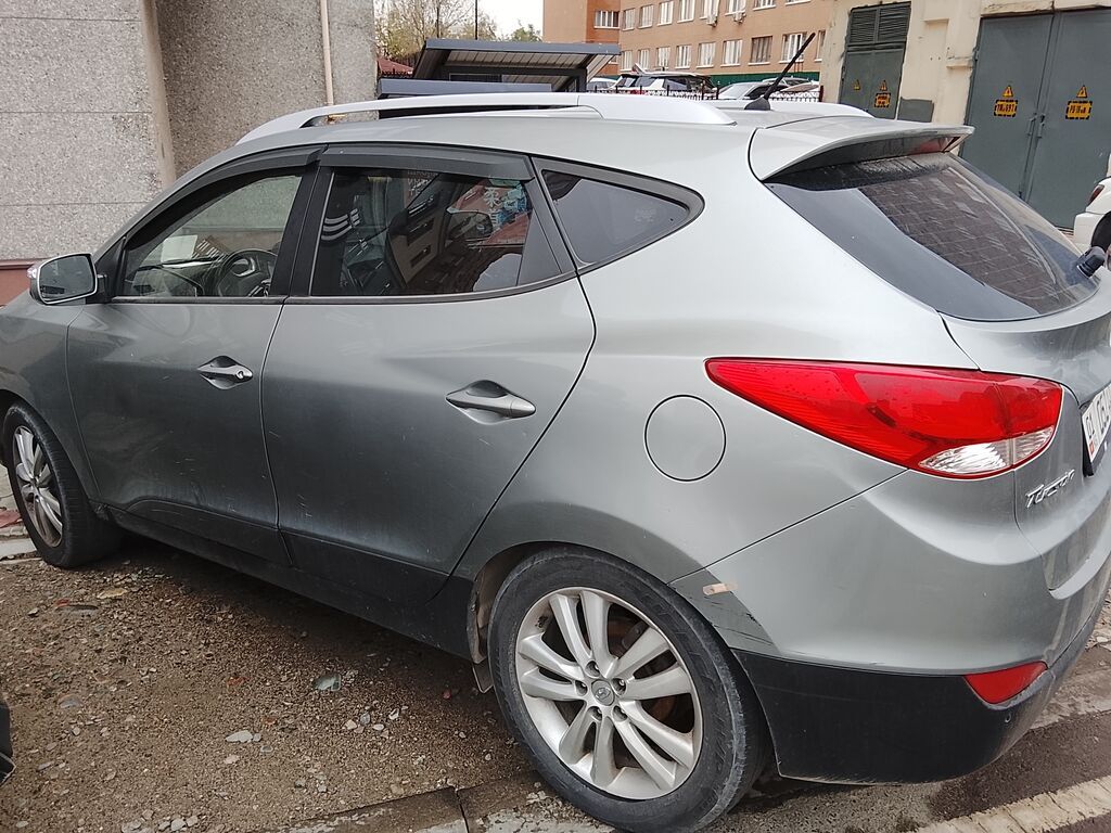 Hyundai ix35: 2011 г., 2 л, Автомат, Бензин, Кроссовер: фото 2
