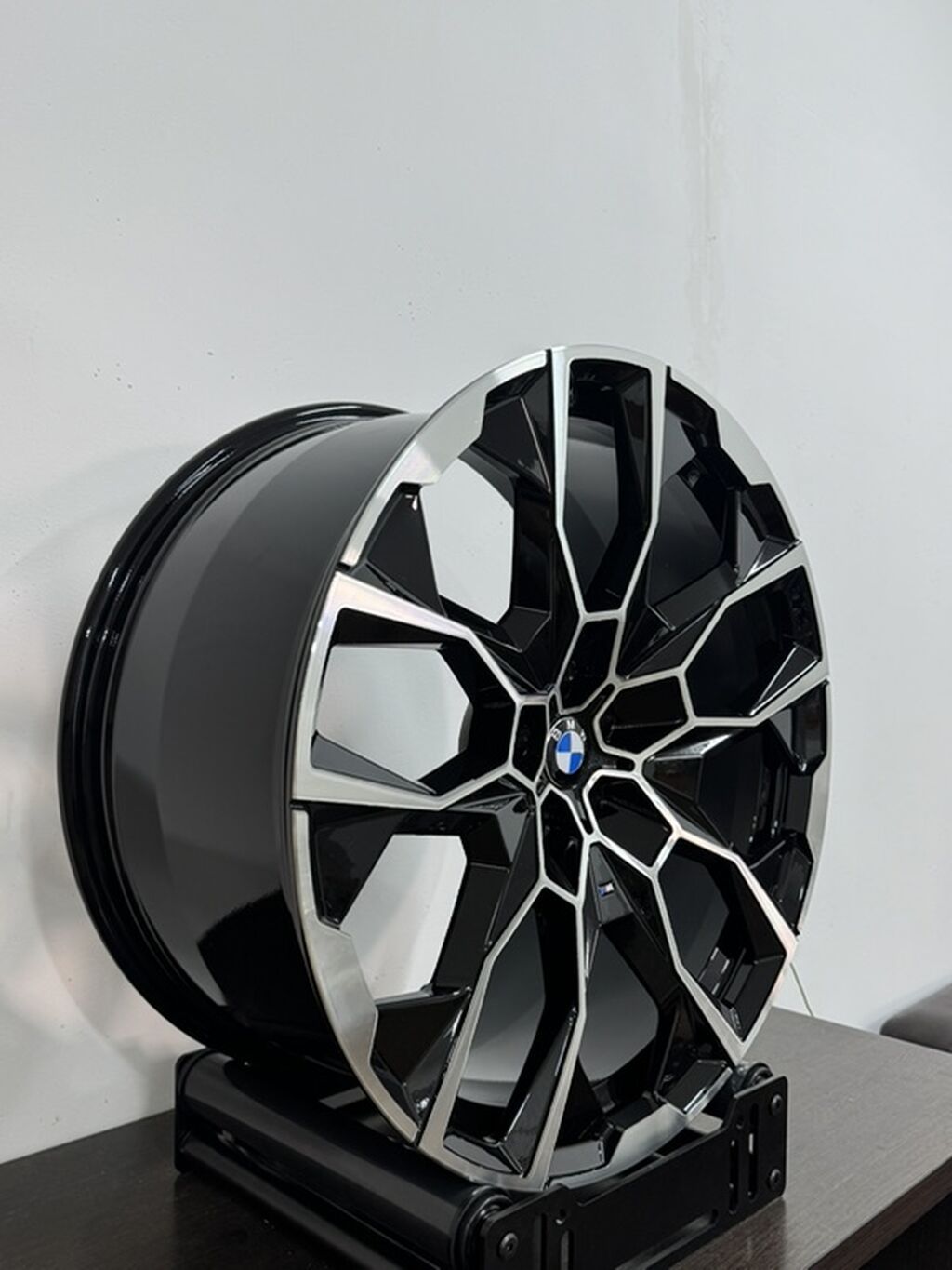 Литые Диски R 22 BMW, Комплект, отверстий - 5, Новый: фото 2