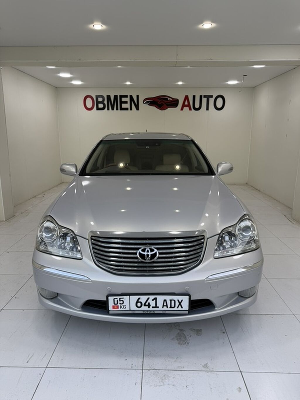 Toyota Crown Majesta: 2004 г., 4.3 л, Автомат, Бензин, Седан: фото 1