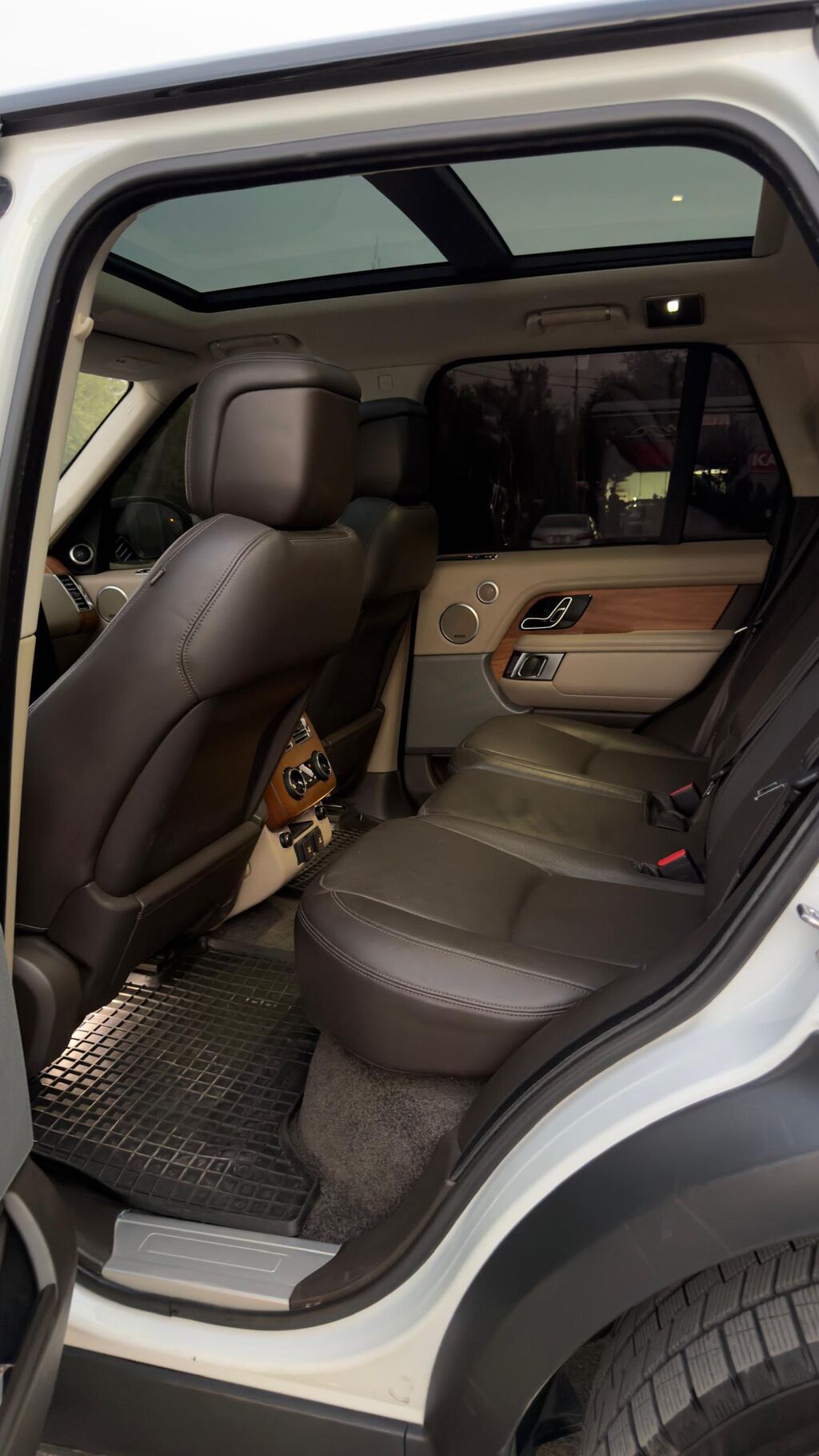 Land Rover Range Rover: 2018 г., 3 л, Автомат, Бензин, Внедорожник: фото 8