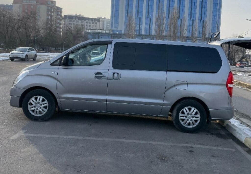 Hyundai H-1: 2017 г., 2.5 л, Автомат, Дизель, Минивэн: фото 2