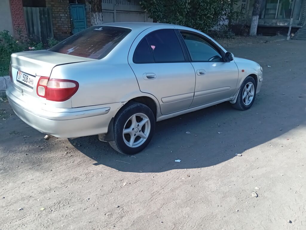 Nissan Almera: 2001 г., 1.8 л, Механика, Бензин, Седан: фото 3