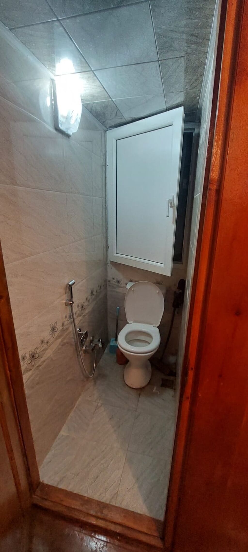 Bakı, Bakıxanov qəs., 3 otaqlı, Köhnə tikili, m. Neftçilər, 65 kv. m