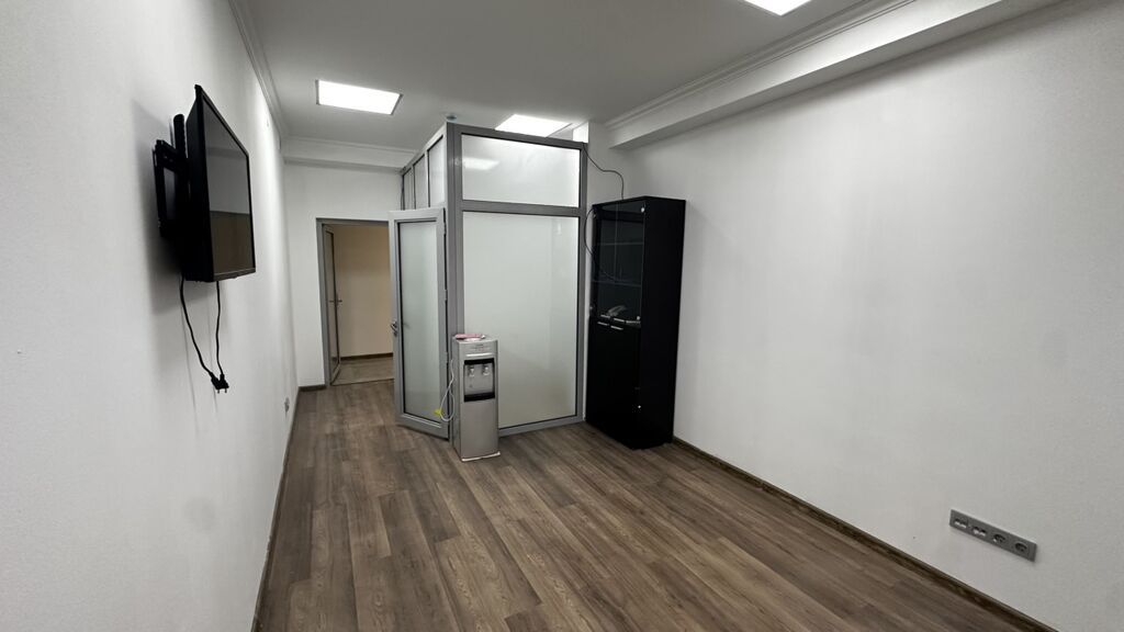 Аренда офисов, 160 м², В жилом комплексе