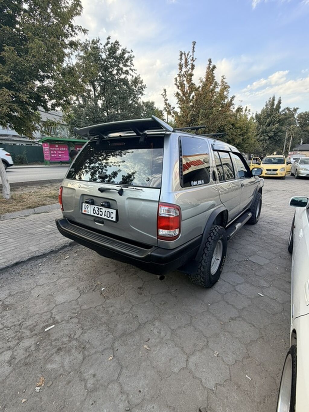 Nissan Pathfinder: 1998 г., 3.3 л, Автомат, Газ, Внедорожник: фото 2