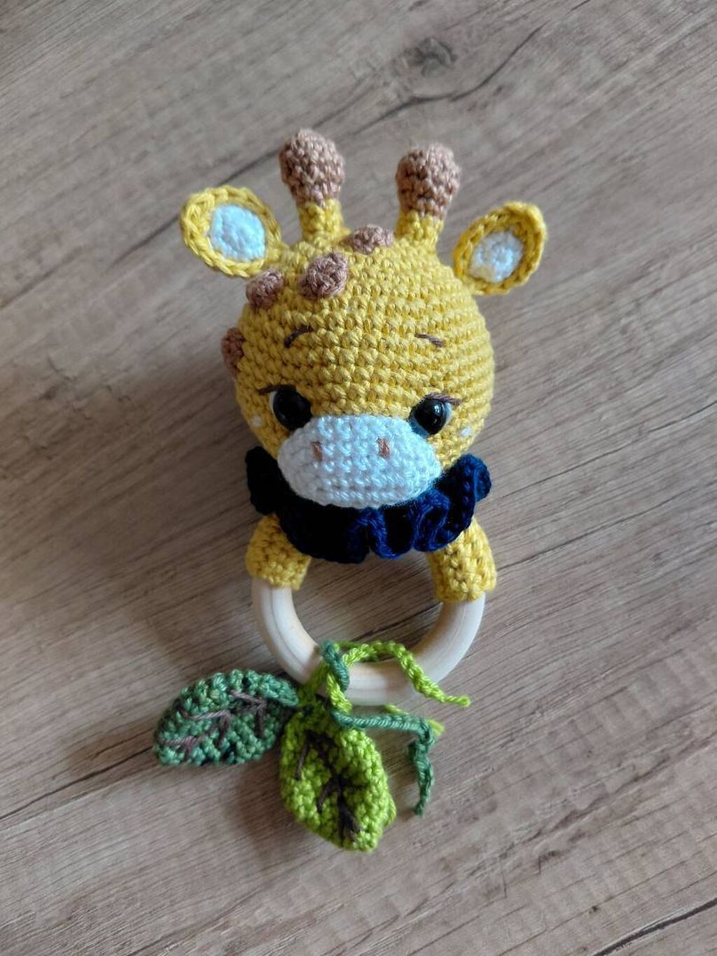 Plišane igračke: Heklana žirafa zvečka za bebe - Ručno rađena amigurumi zvečka sa