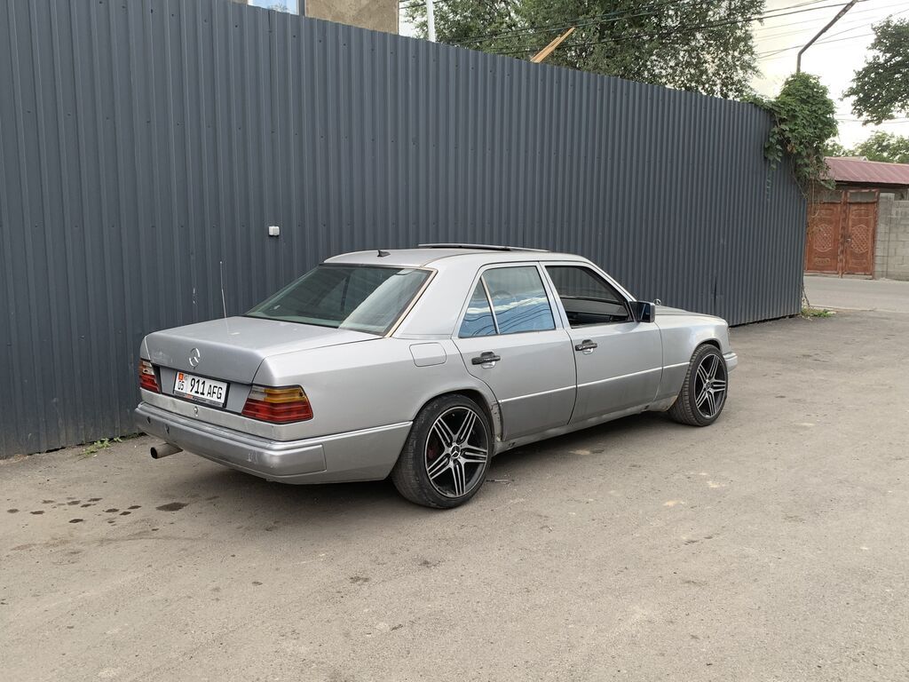 Mercedes-Benz E-Class: 1988 г., 2.3 л, Автомат, Бензин, Седан — фото 3