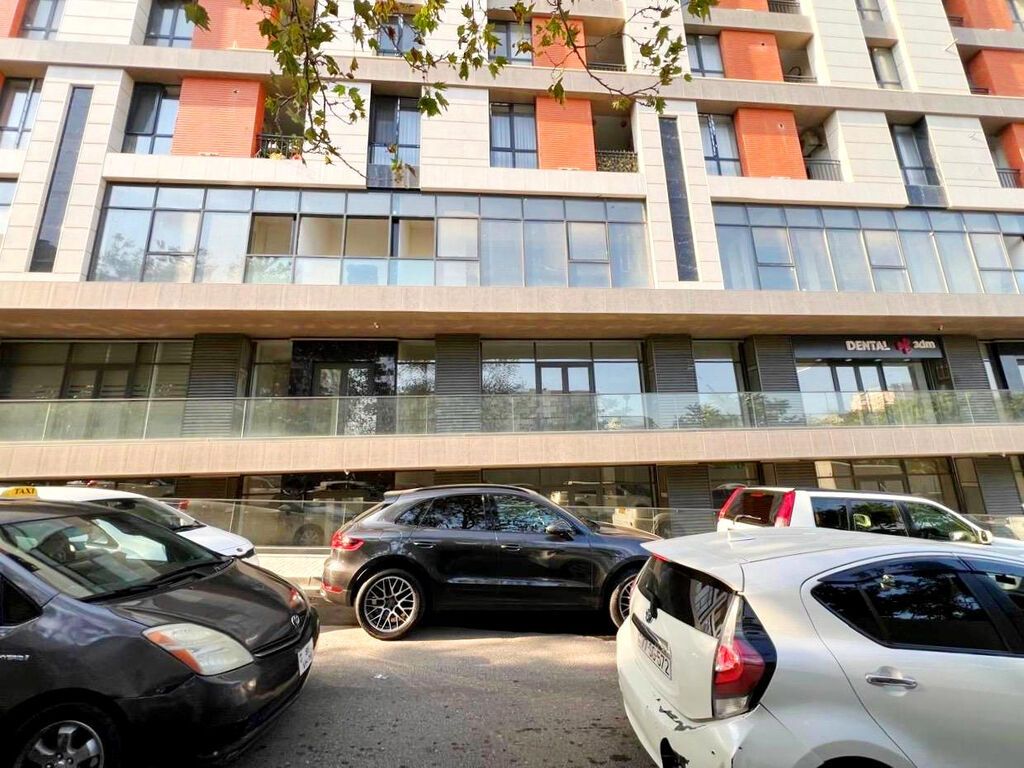 Nizami metrosuna piyada 3-4 dəqiqə məsafədə, Şəhərin ən prestijli