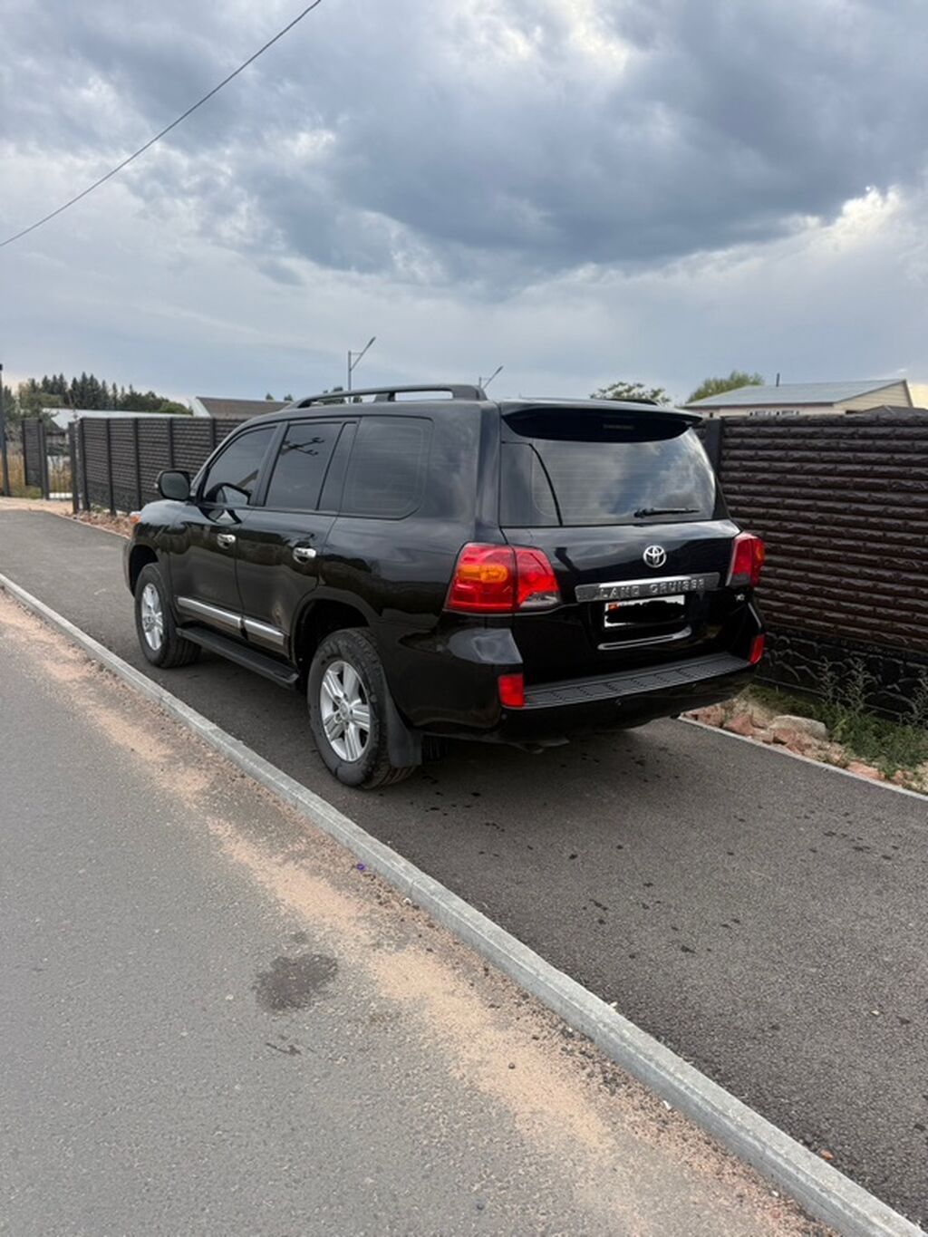 Toyota Land Cruiser: 2012 г., 4.6 л, Автомат, Газ, Внедорожник: фото 4