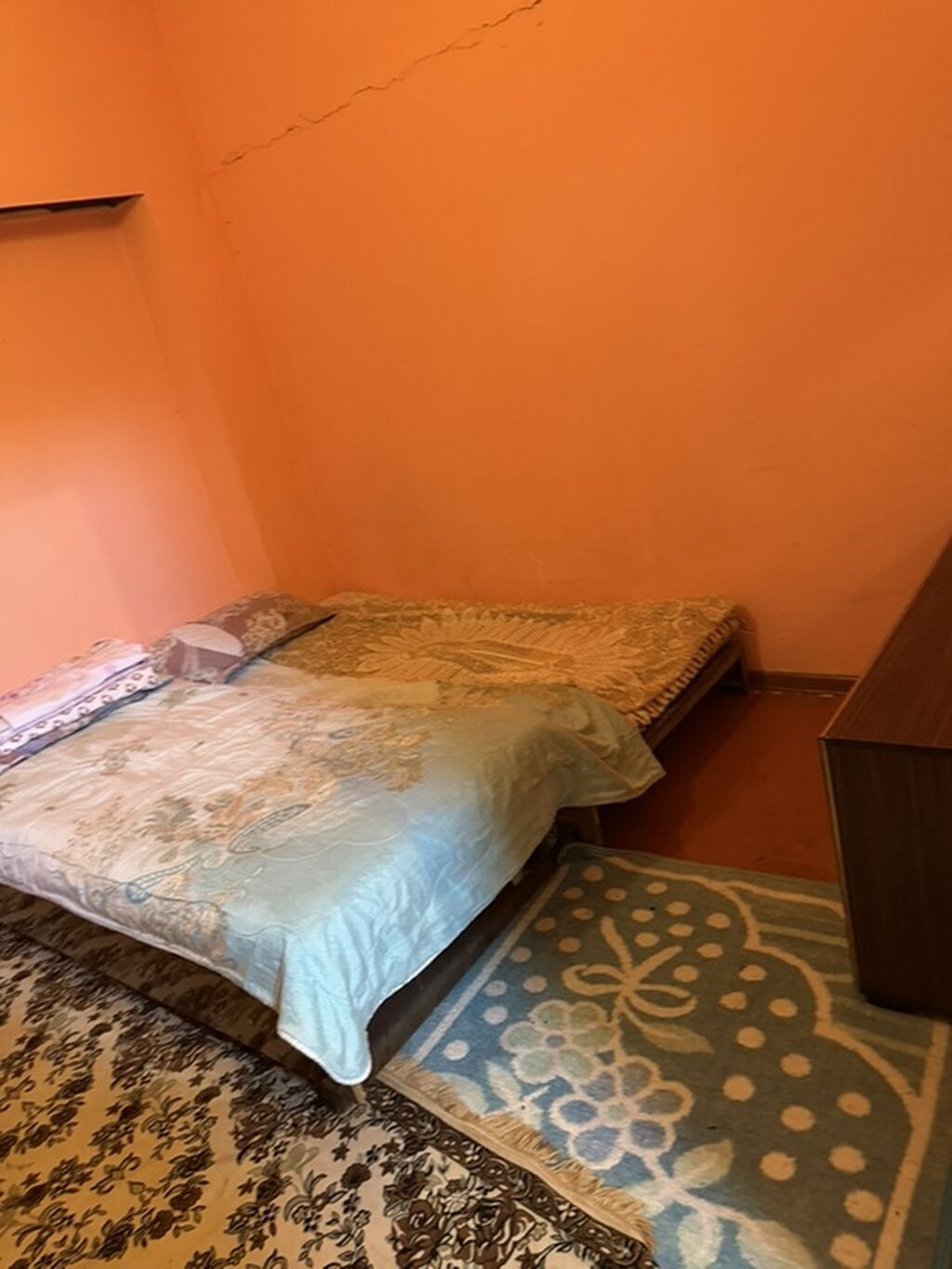 1 otaqlı yaşayış sahəsi (studiyaya yaxın plan) – mətbəx mebeli və
