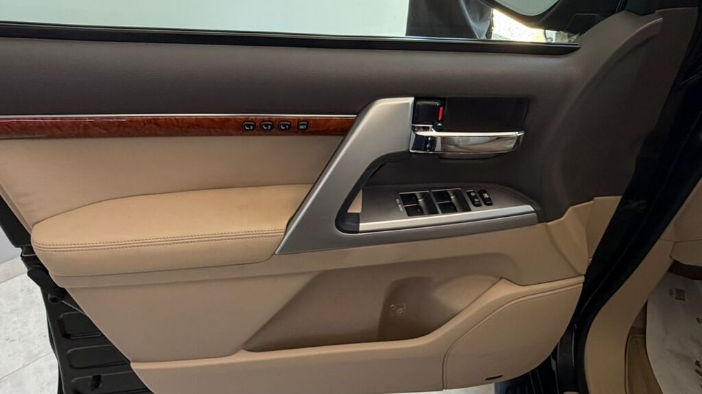 Toyota Land Cruiser: 2012 г., 4.6 л, Автомат, Бензин, Внедорожник: фото 8