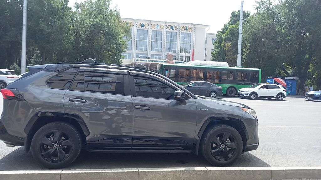 Toyota RAV4: 2019 г., 2.5 л, Вариатор, Гибрид, Кроссовер: фото 8
