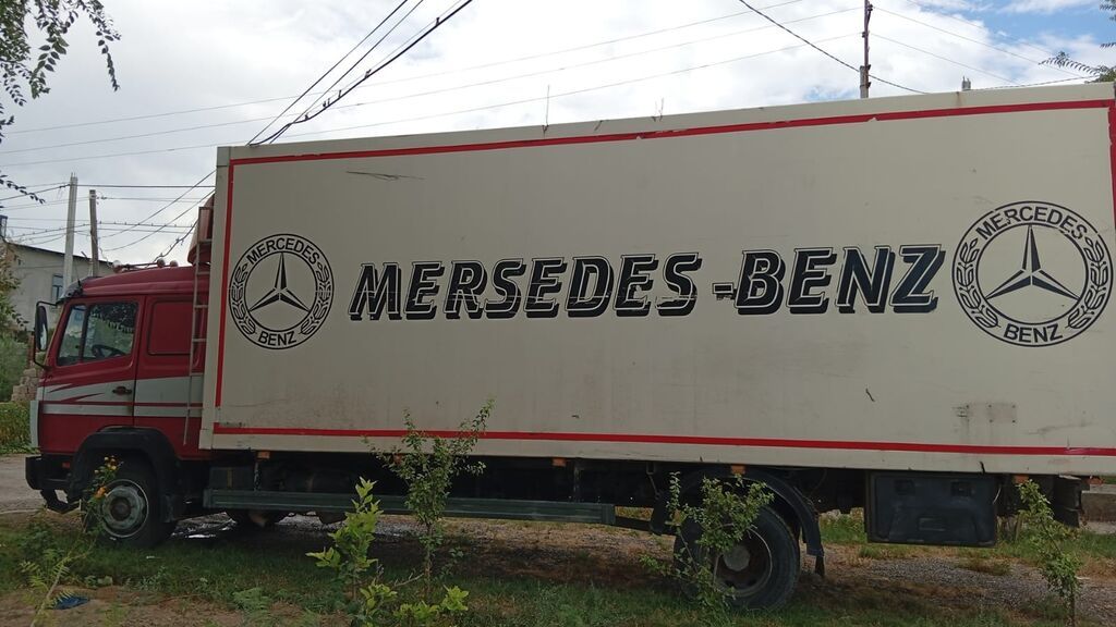 Грузовик-фургон Mercedes-Benz - Тип: изотермический/тентованный: фото 7