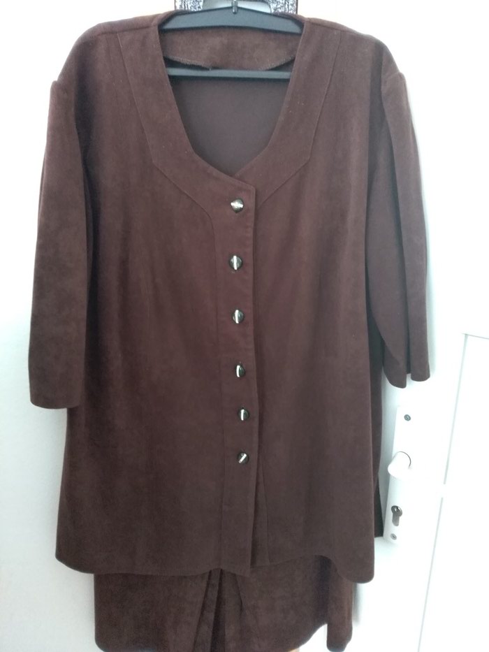 Ostala ženska odeća: Komplet bluza/suknja. Vel. 44./46 na lalafo.rs Komplet bluza/suknja. Vel. 44./46 - Prijepolje