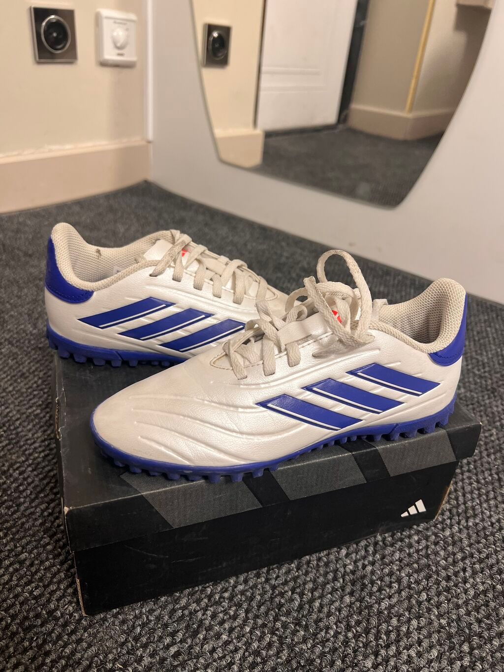 Продаю бутсы ADIDAS COPA PURE Размер 36 играл в них 2-3 раза продаю: фото 1