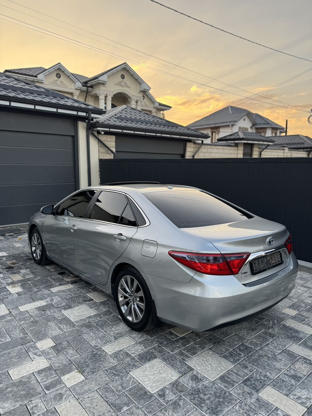 Toyota Camry: 2017 г., 2.5 л, Автомат, Гибрид, Седан: фото 4