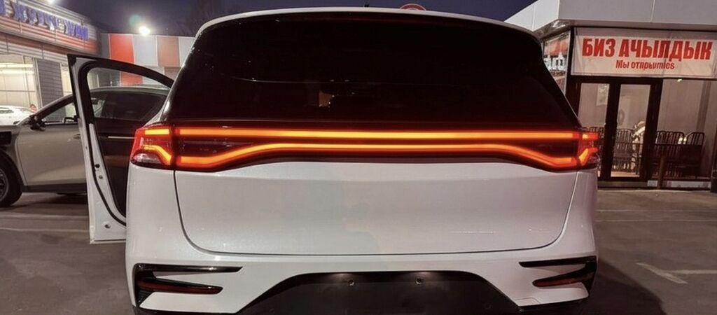 BYD Tang: 2021 г., 1.5 л, Автомат, Гибрид, Кроссовер: фото 3