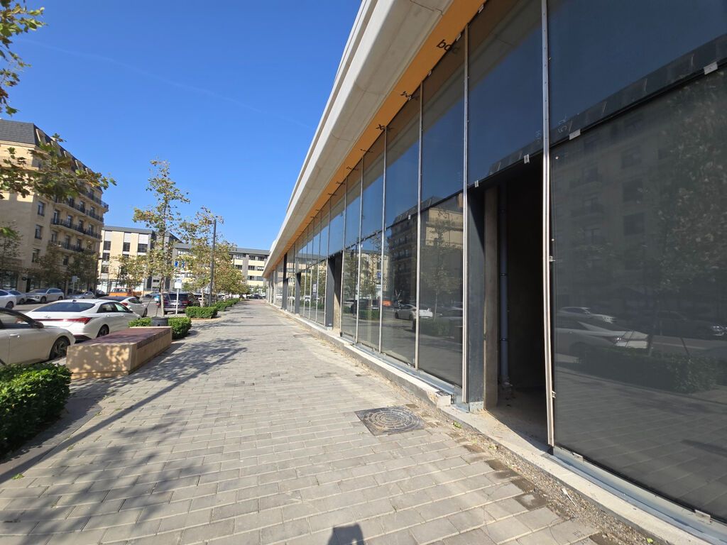 Ağ şəhərin mərkəzində, premium yaşayış-kompleksinin birinci xəttində