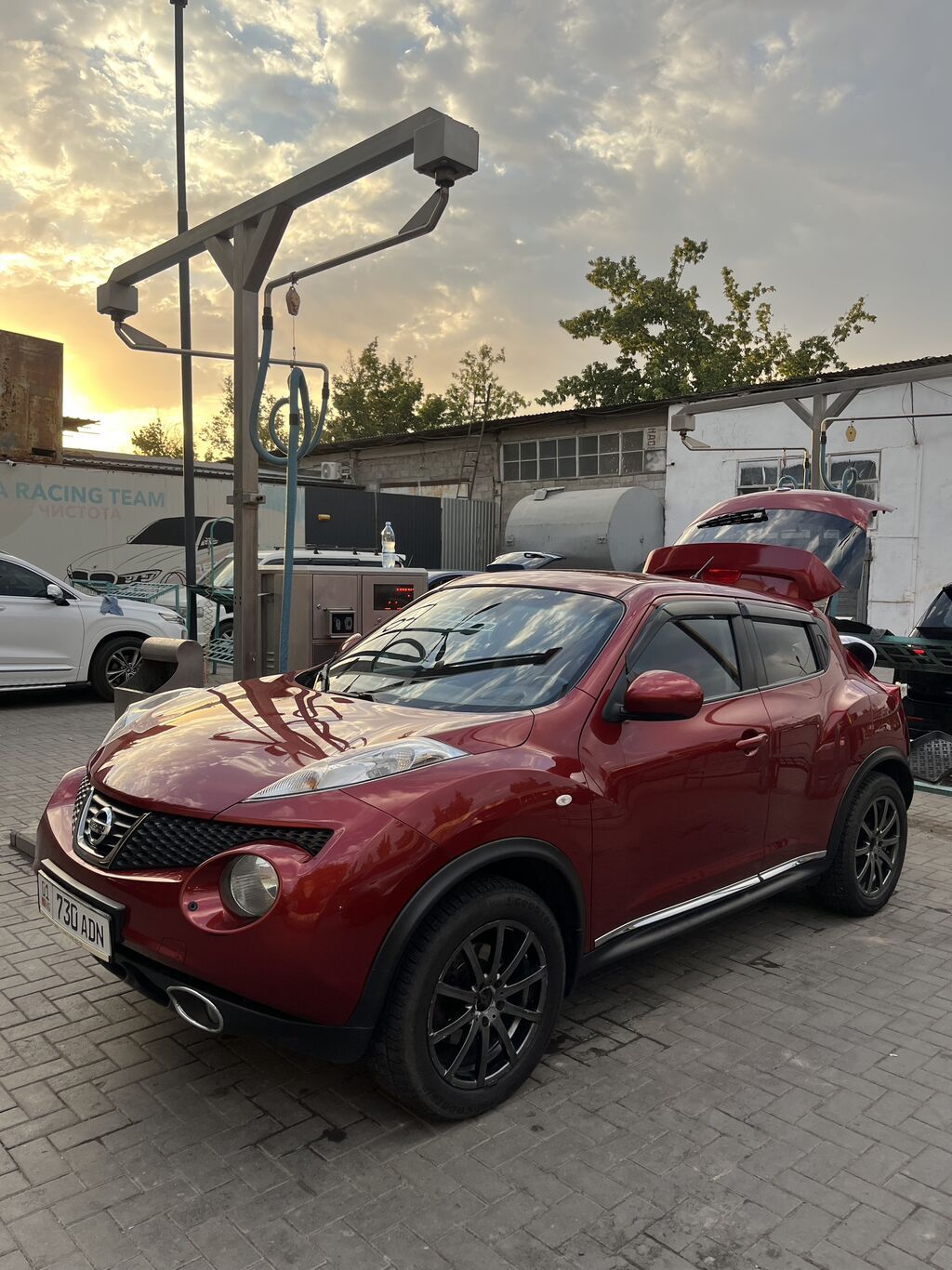 Nissan Juke: 2012 г., 1.6 л, Автомат, Бензин, Кроссовер: фото 3
