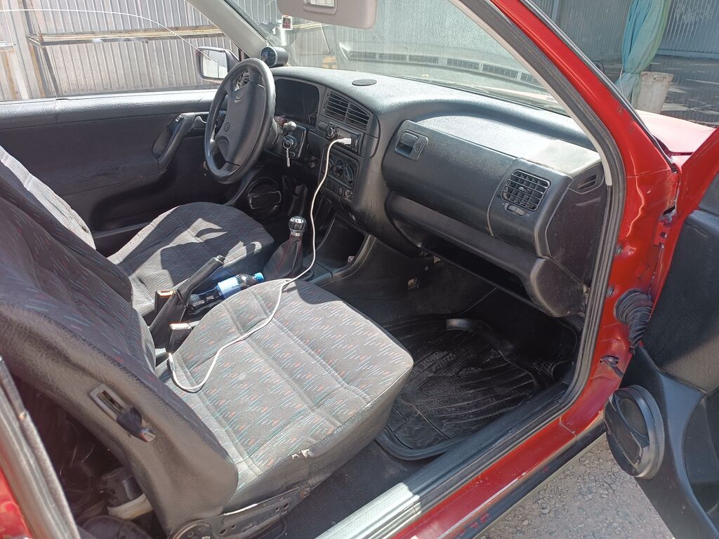 Volkswagen Golf: 1992 г., 1.8 л, Механика, Бензин, Хэтчбэк: фото 6