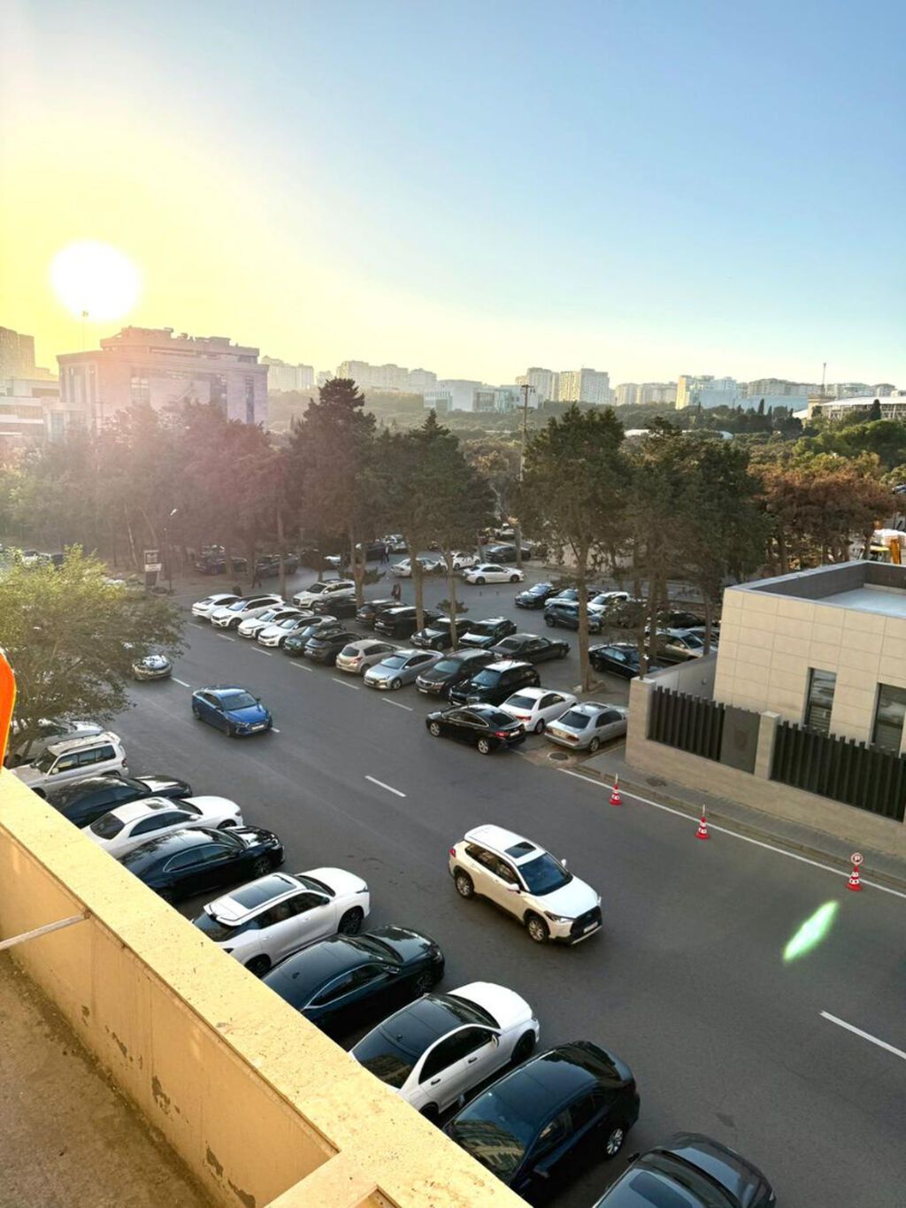 Gənclik metrosuna yaxın 2 otaqlı mənzil kirayə verilir. 70 m² 4-cü