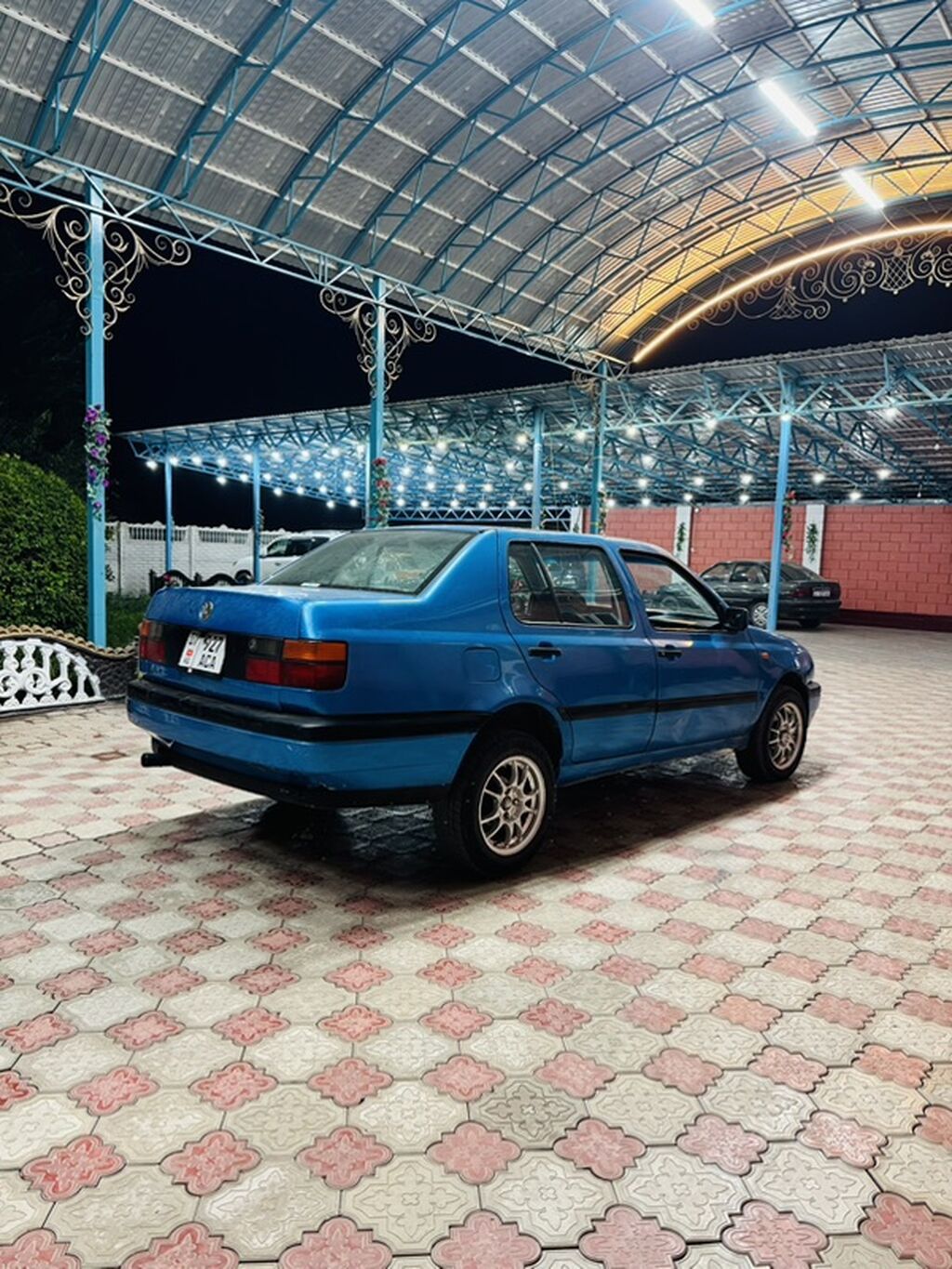 Volkswagen Vento: 1993 г., 2 л, Механика, Бензин, Седан: фото 3